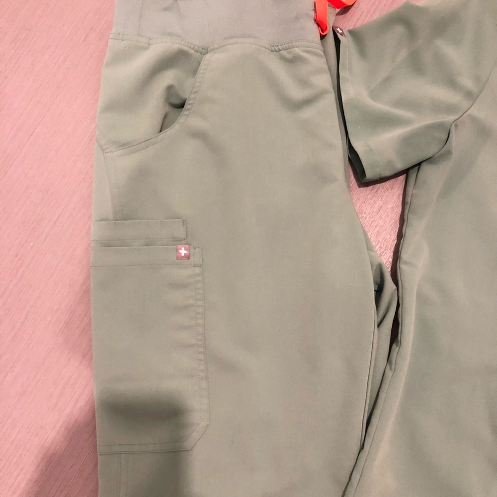 FIGS SCRUB SET💗 Medium top///Medium Tall pants///